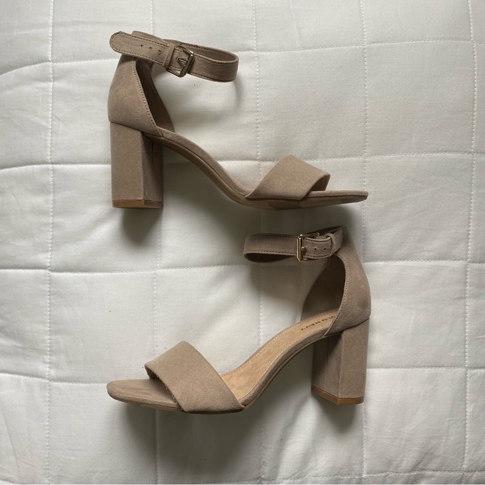 NWOT Old Navy Tan Block Heel Sandals